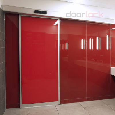 Автоматическая раздвижная одностворчатая дверь GEZE ECdrive для ширины прохода до 1570 мм, с дисплейным программатором, без радаров, без створок